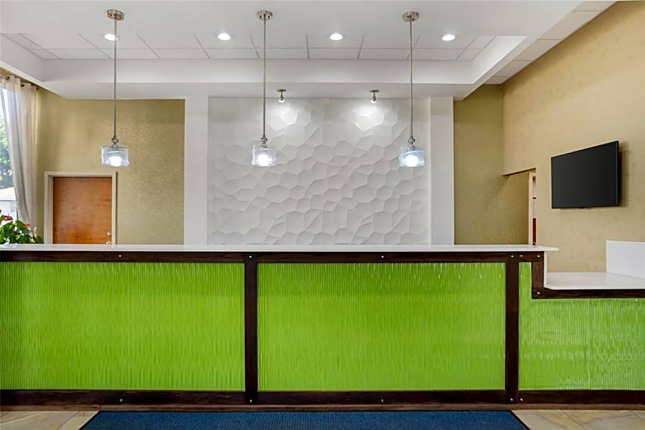 Best Western Inn & Suites Monroe