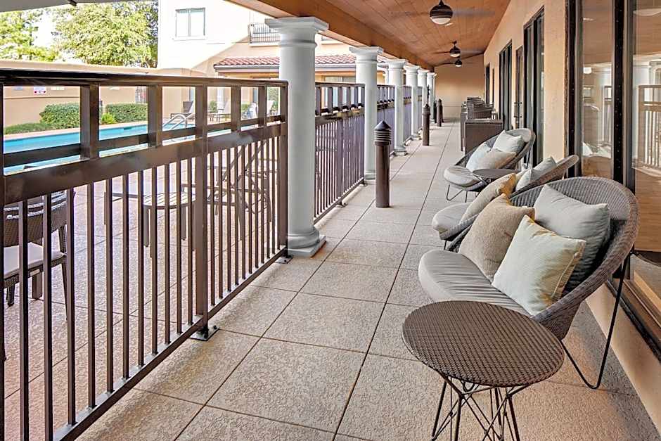 Courtyard by Marriott Houston Rice University