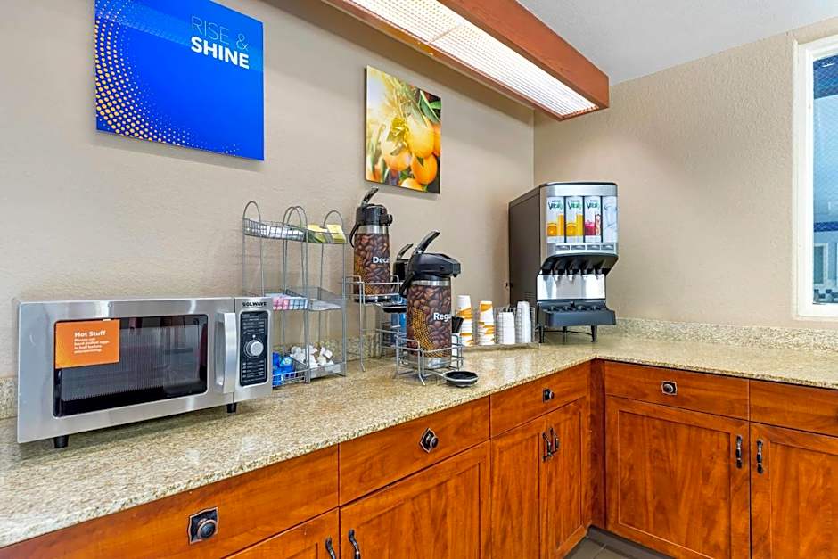 Comfort Suites Lakewood - Denver