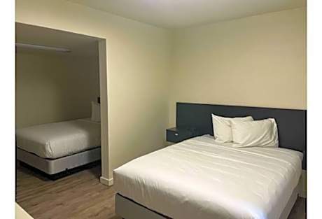 2 Queen Beds | Non-Smoking, Kitchen