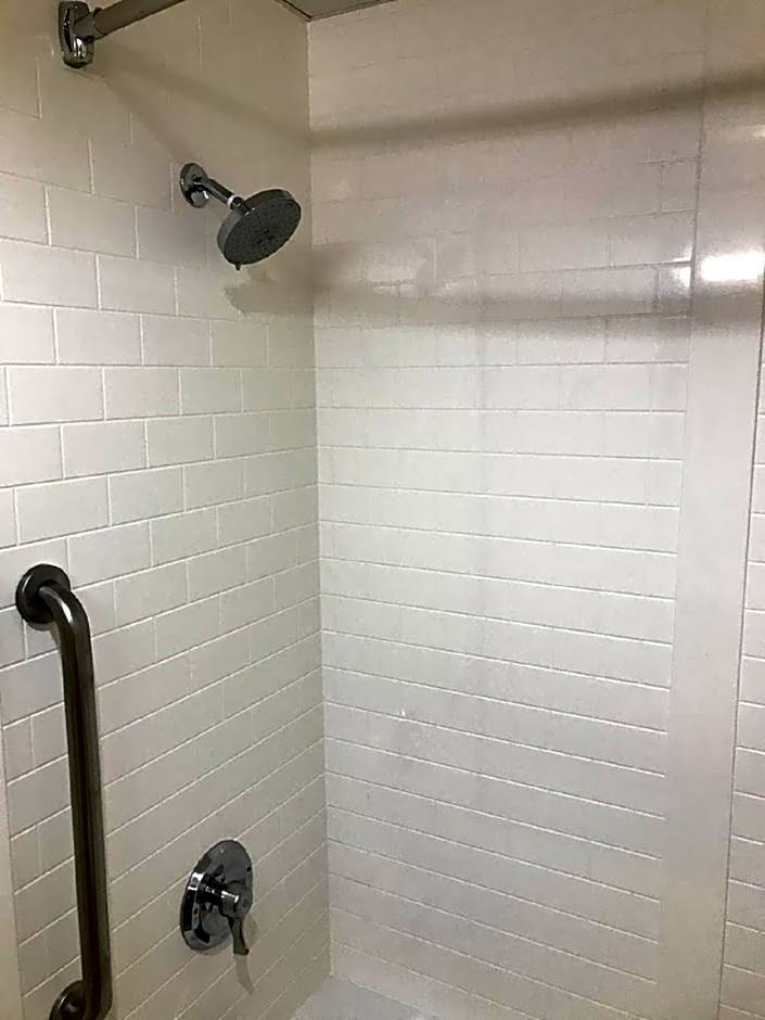 Comfort Suites Outlet Center