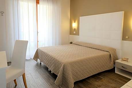 Comfort Double or Twin Room with Side Sea View