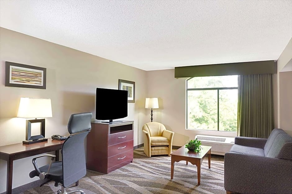 Wingate by Wyndham Raleigh Durham / Airport