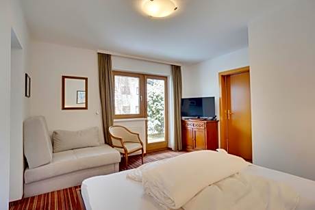 One-Bedroom Apartment with Terrace