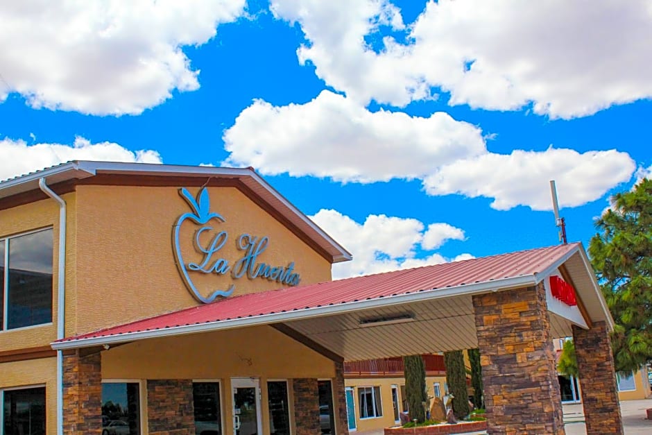 La Huerta Inn & Suites
