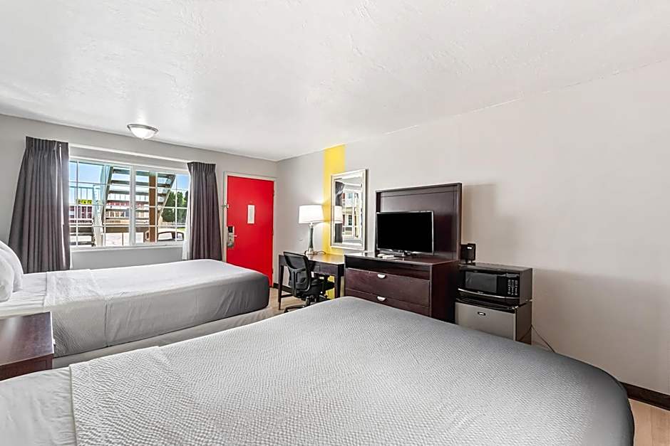 Super 8 by Wyndham Ontario