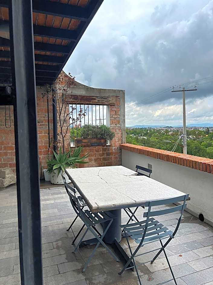 Departamento en planta baja con patio, dos habitaciones con dos ba¿os completos sala y cocina integral Vistas desde la azotea de