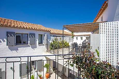 Domu Qirat - Authentic Rooms & Terraces