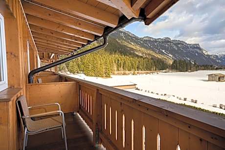 Family Room with Mountain View