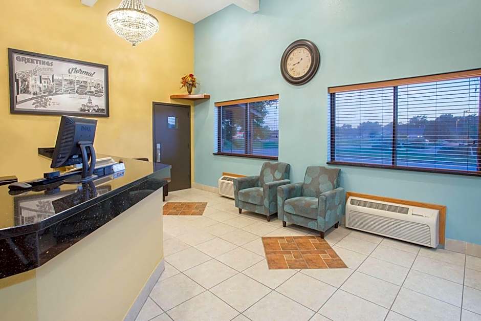 Super 8 by Wyndham Normal Bloomington