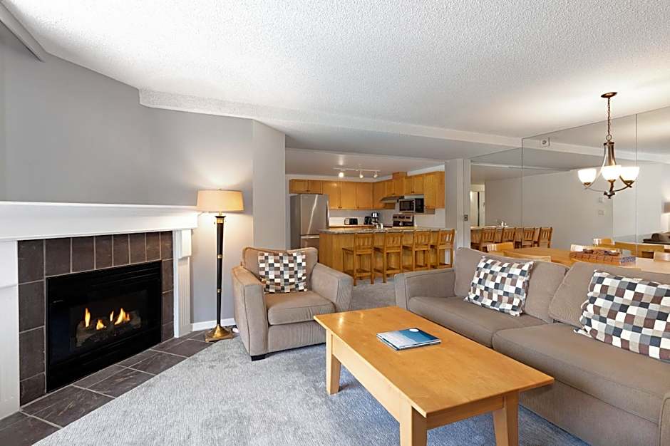 The Woodrun Lodge by Whiski Jack