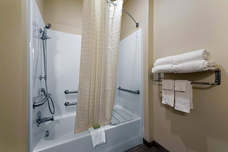 Cobblestone Hotel & Suites - Urbana