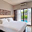 Townhouse Oak Signature Hotel