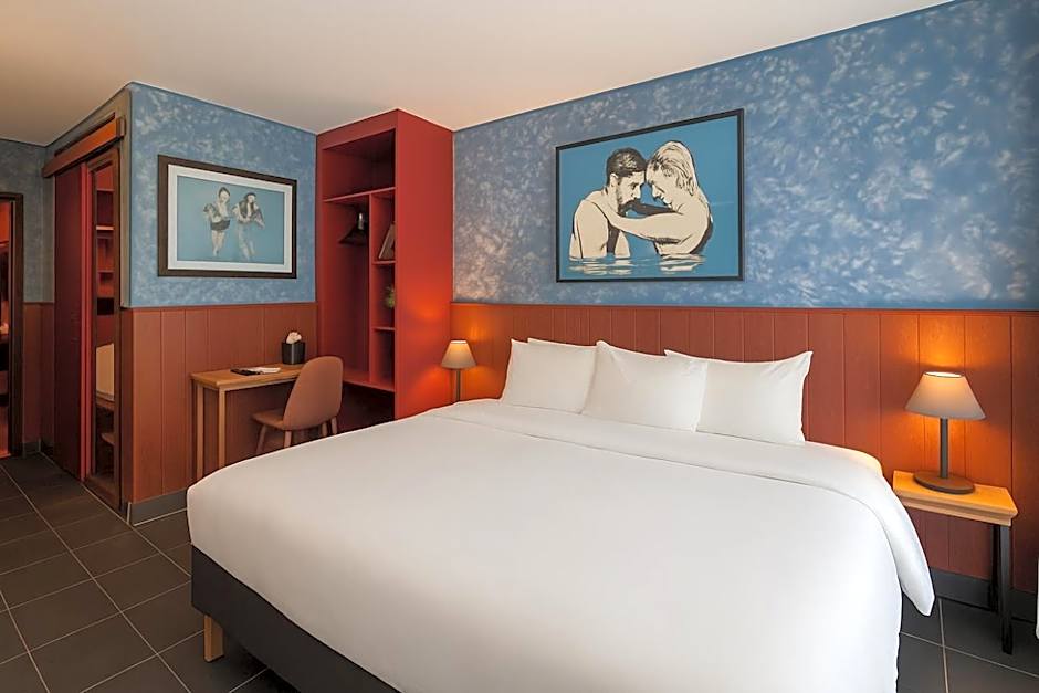 Walled off Hotel Paris