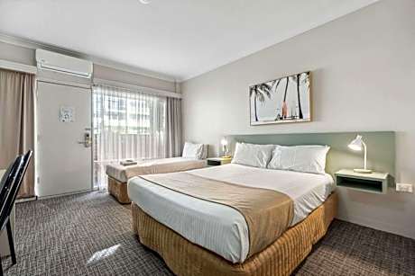 Twin Room (Sleeps 3)