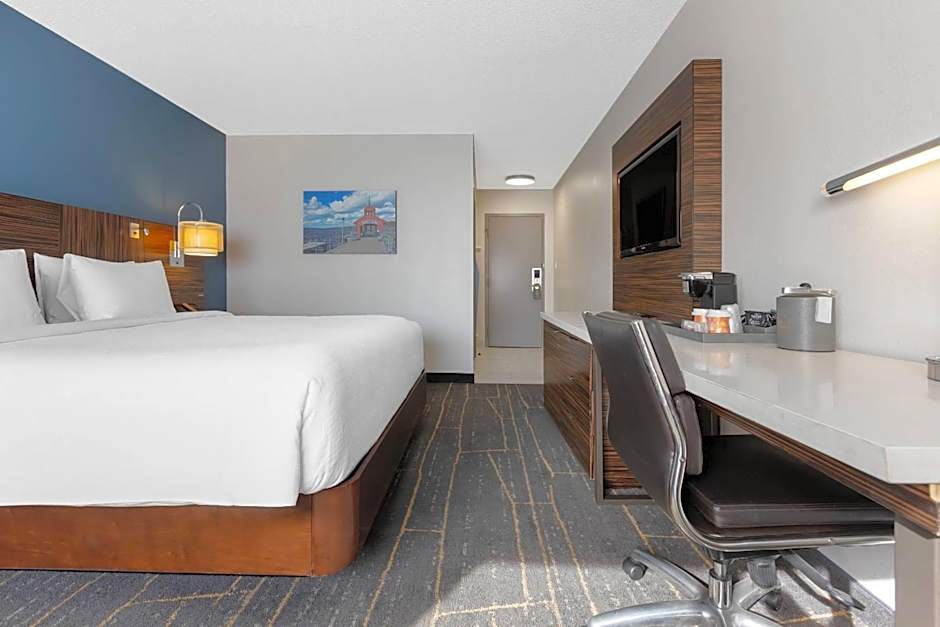 The Lux Hotel & Conference Center, an Ascend Collection Hotel