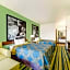 Super 8 by Wyndham Cotulla TX