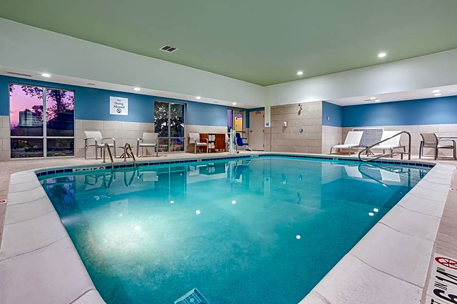 Holiday Inn Express And Suites Elkhart North By IHG