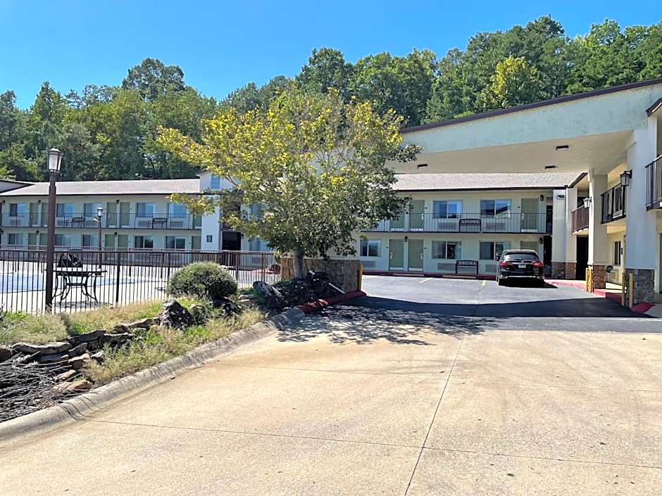 Quality Inn Clinton North