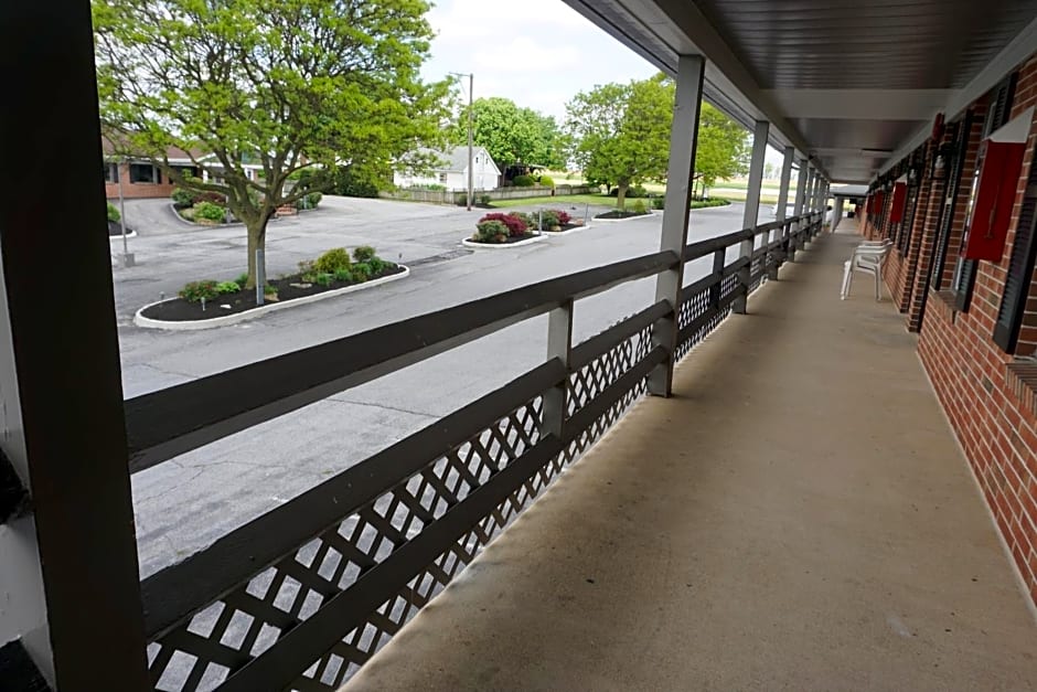 Harvest Drive Family Inn - Renovated Rooms