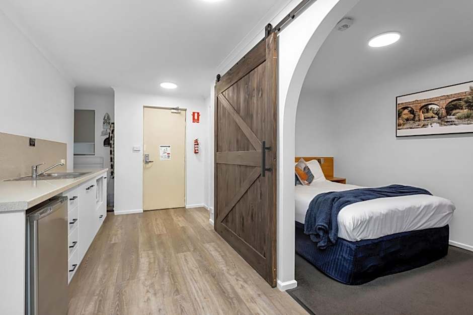Photo 1 of 11 of Courtyard 2 Bedroom Apartment