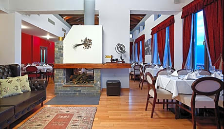 Ampelos Hotel
