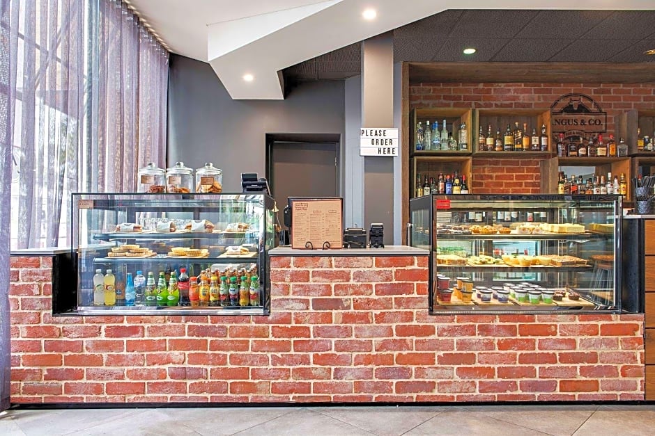 Comfort Hotel Adelaide Meridien