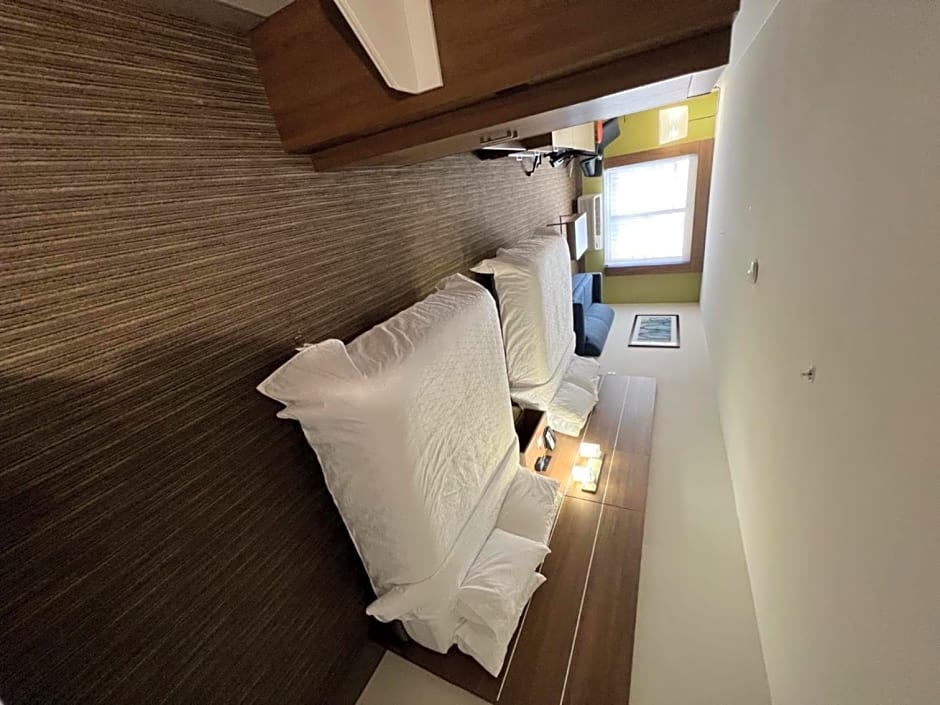 Holiday Inn Express Hotel & Suites Lake Elsinore By IHG