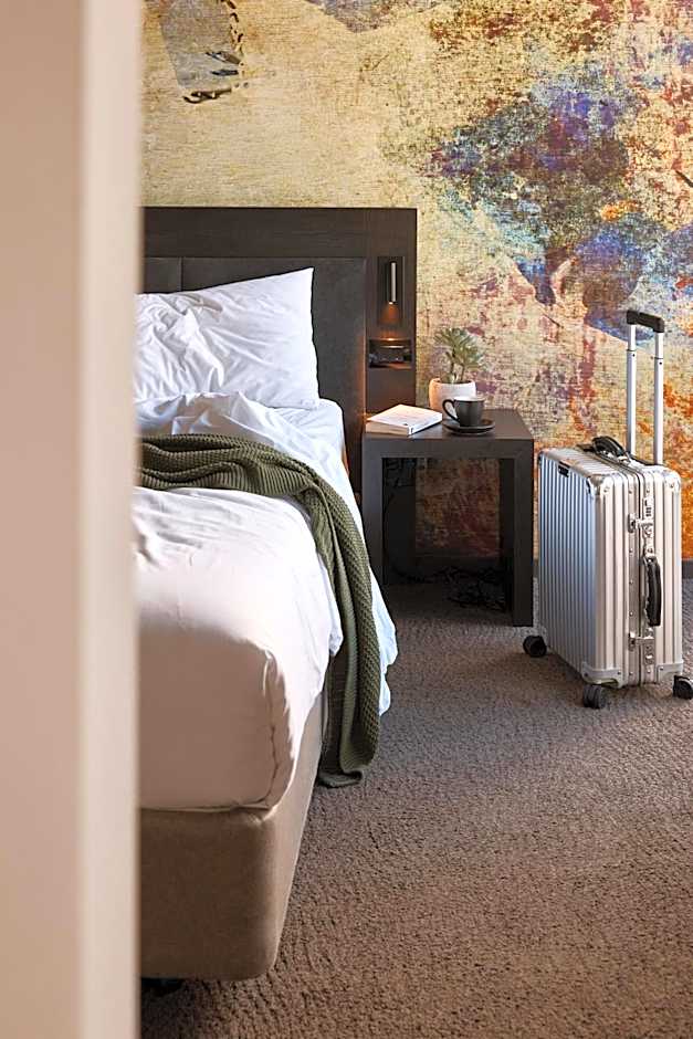 Kennigo Hotel Brisbane, Independent Collection by EVT