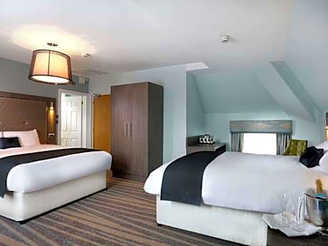 1 Double 1 Single Non-Smoking Family Room