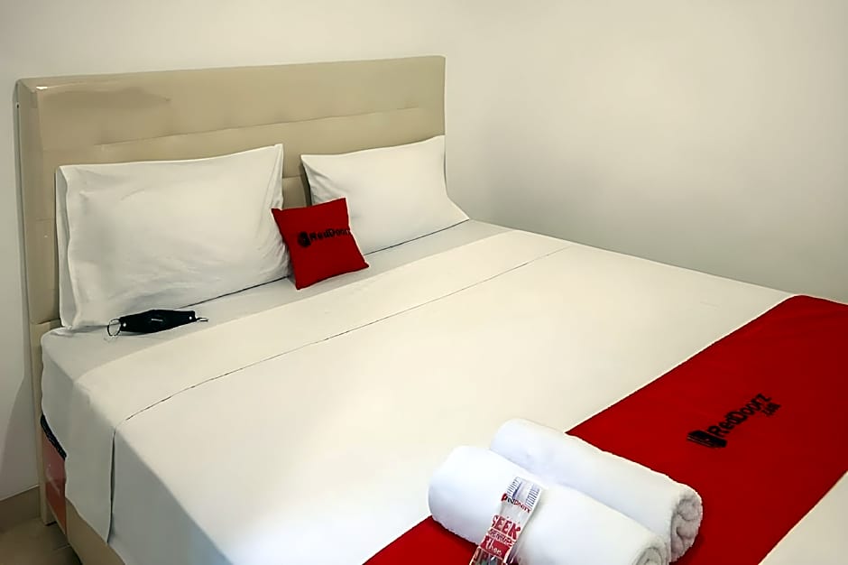 RedDoorz near Mall Ratu Indah 3