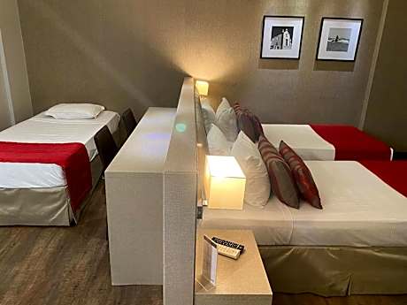 Premium Suite triple with 3 twin bed