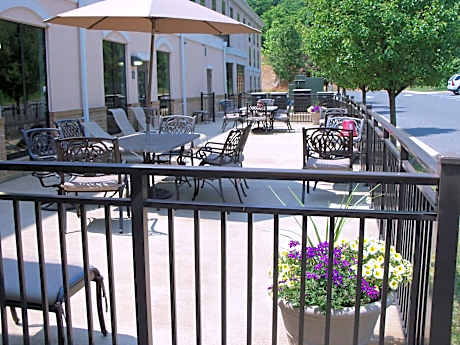 Holiday Inn Express and Suites Winchester By IHG