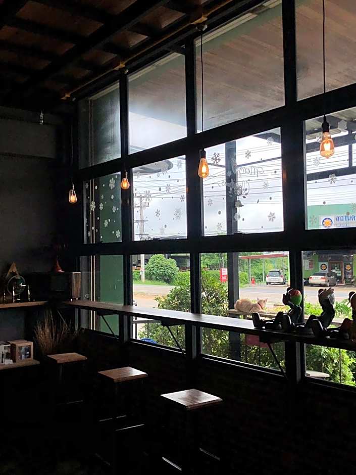 Yimwhan Hostel & Cafe Ayutthaya