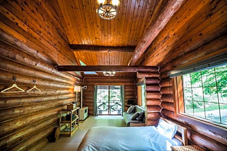 Twin Room with Shared Bathroom and Private Toilet