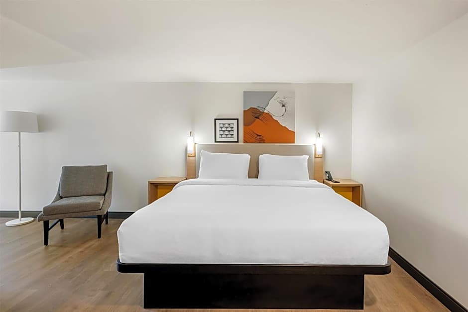 Spark by Hilton Freeport