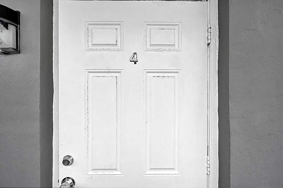 Cozy studio wbeach boardwalk steps kitchen