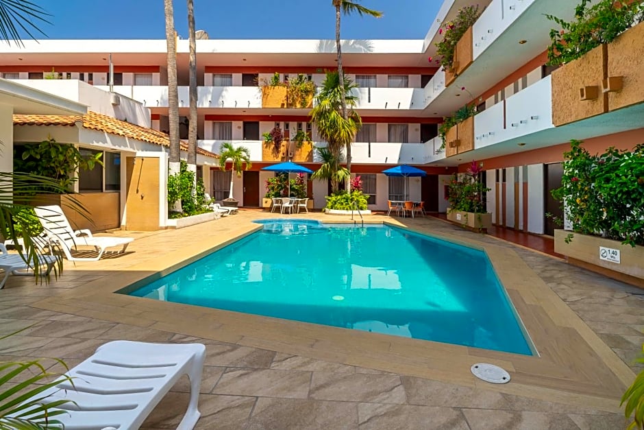 Hotel Azteca Inn