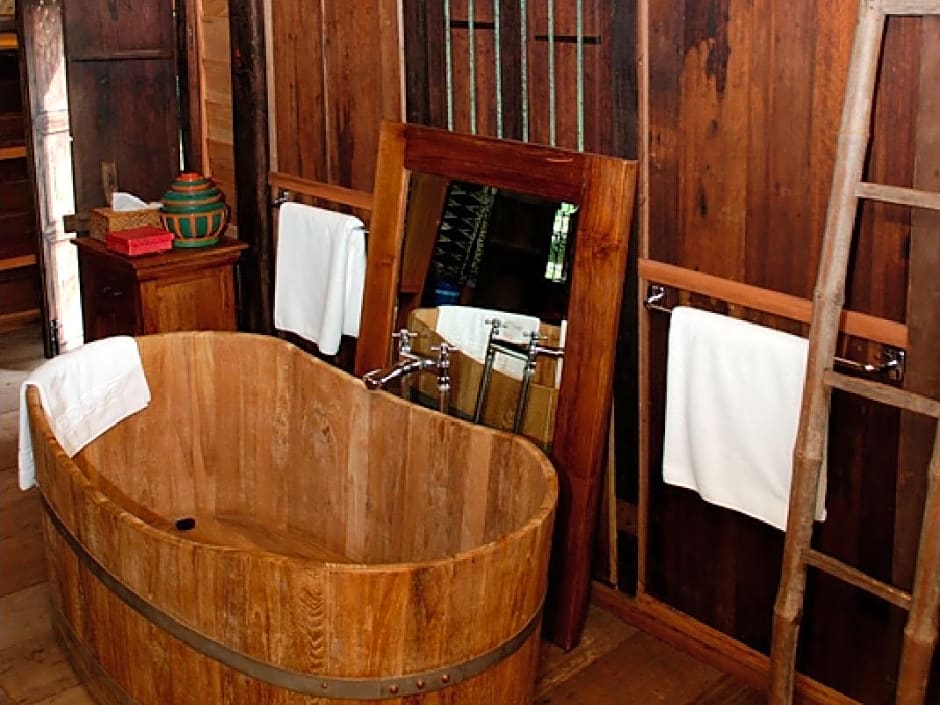 Bon Ton Antique Wooden Villas