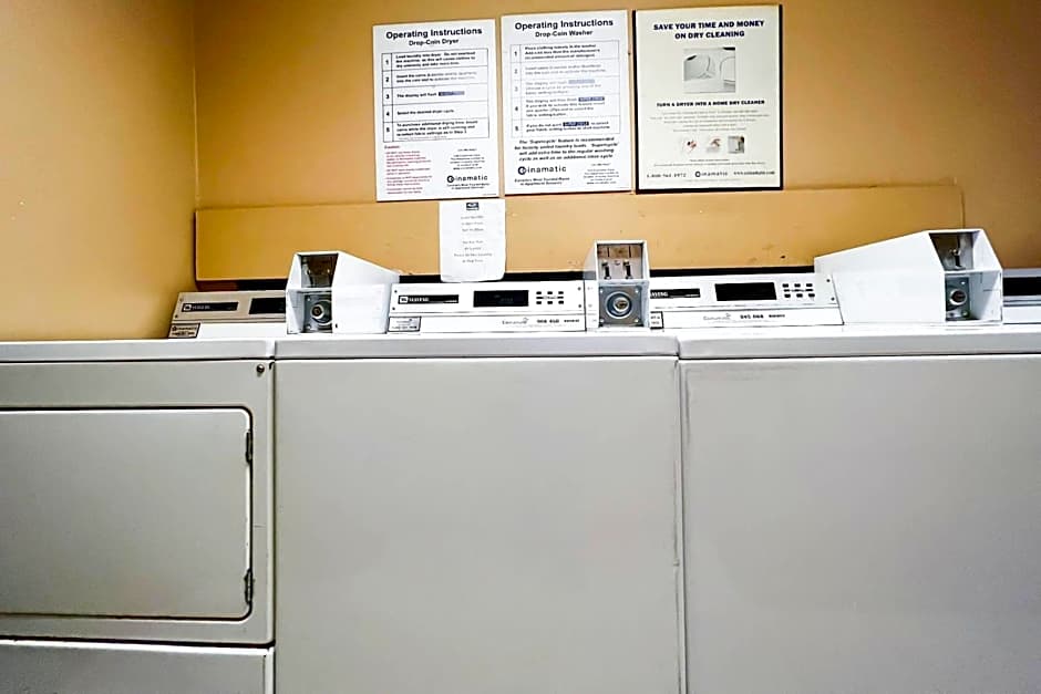 Econo Lodge Motel Village