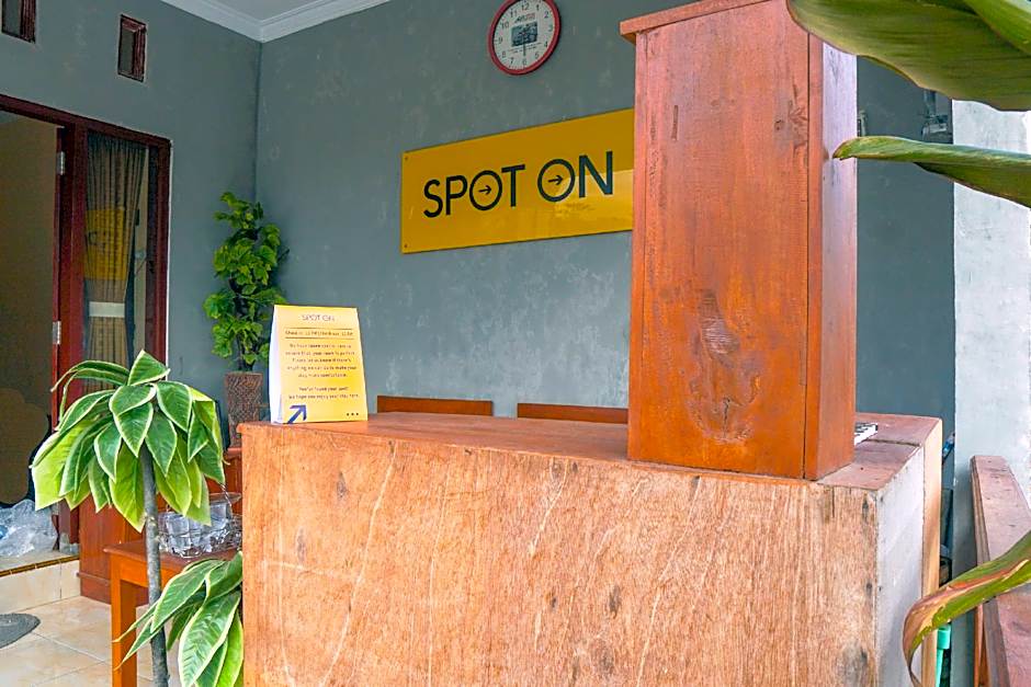 SPOT ON 1746 Putri Kuning Residence