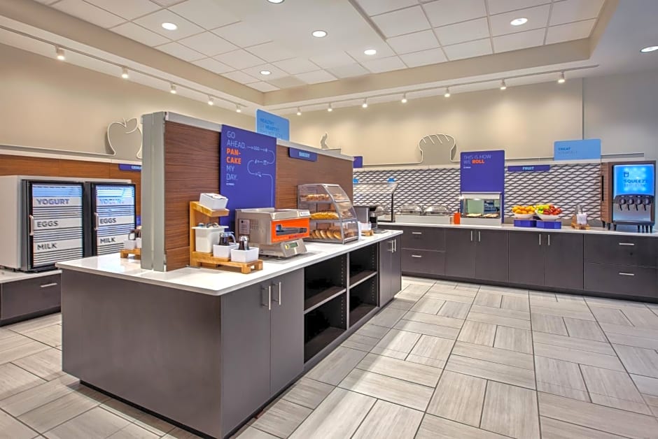 Holiday Inn Express & Suites VA Beach Oceanfront by IHG