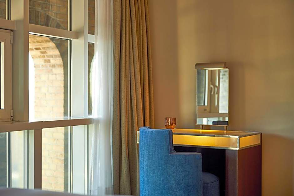 Wasserturm Hotel Cologne, Curio Collection by Hilton