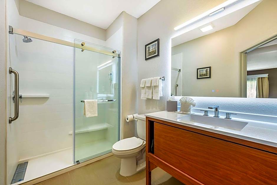 Comfort Suites Omaha East-Council Bluffs