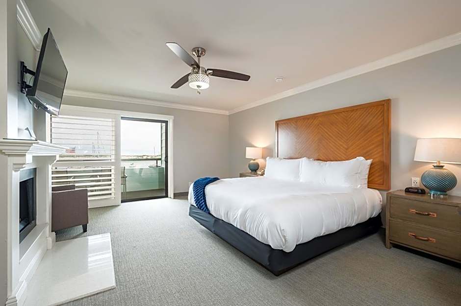 456 Embarcadero Inn & Suites