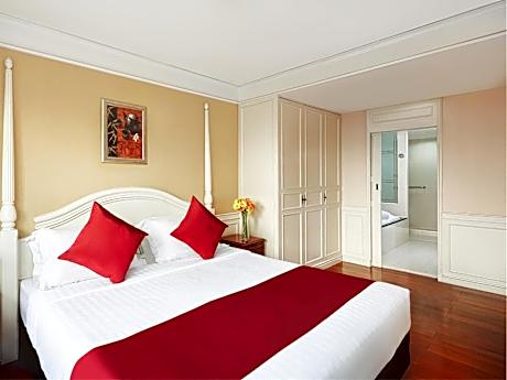 One Bedroom Balcony Triple Suite Lake View