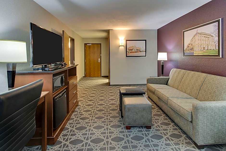 Drury Inn and Suites Poplar Bluff