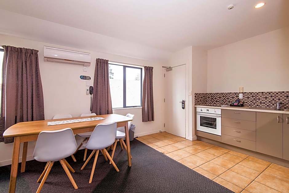 298 Westside Motor Lodge