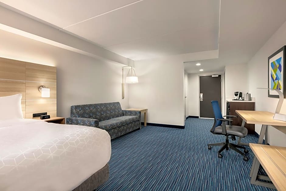 Holiday Inn Express Hotel & Suites Norfolk Airport