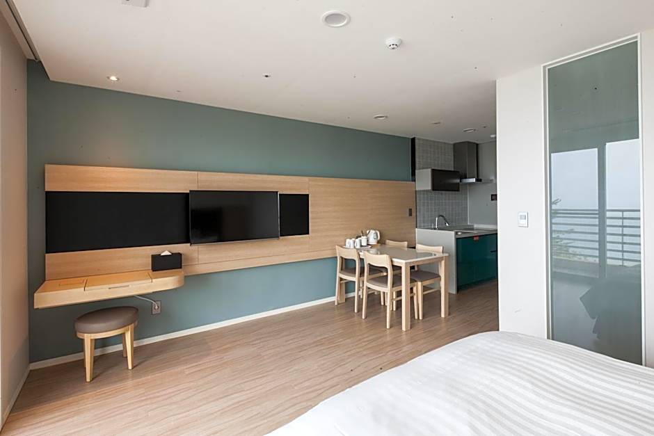 Photo 1 of 6 of Resort Family (With Kitchenette, Beach Ocean View)